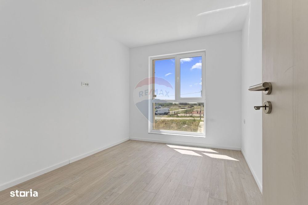 Apartament cu 3 camere de vânzare și parcare, bloc nou, zona Giroc