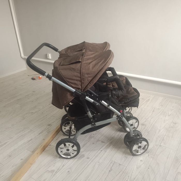 Коляска для двойни либо погодок