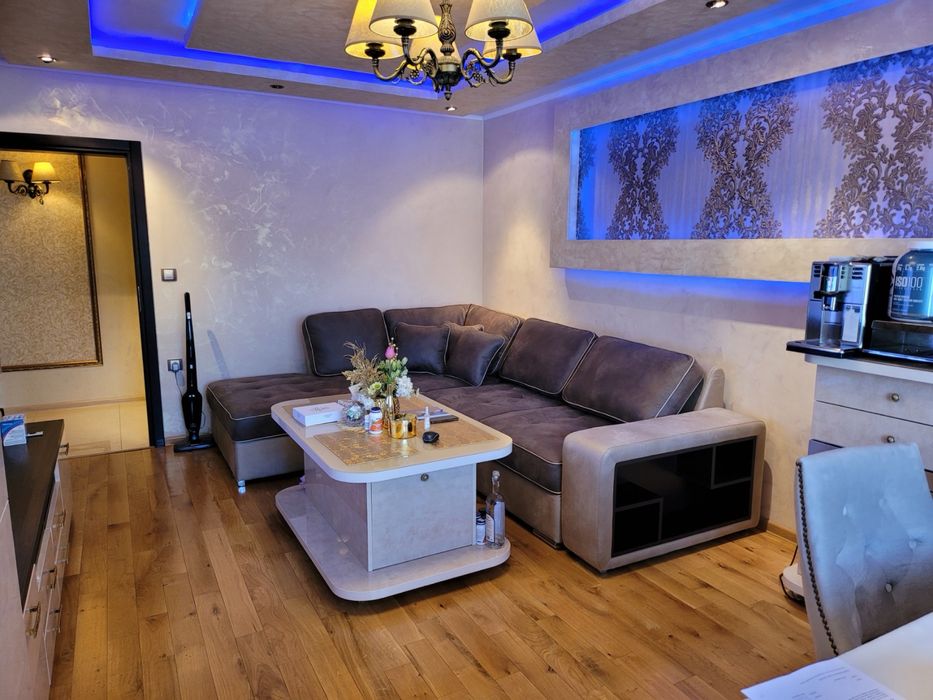 Продавам 4-ри стаен в жк. Света Троица