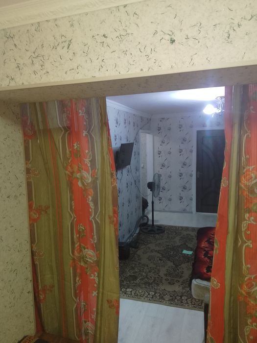 Продаётся своя 3х ком.кв.Рядом есть школа и садик 50м,въезд для машин.