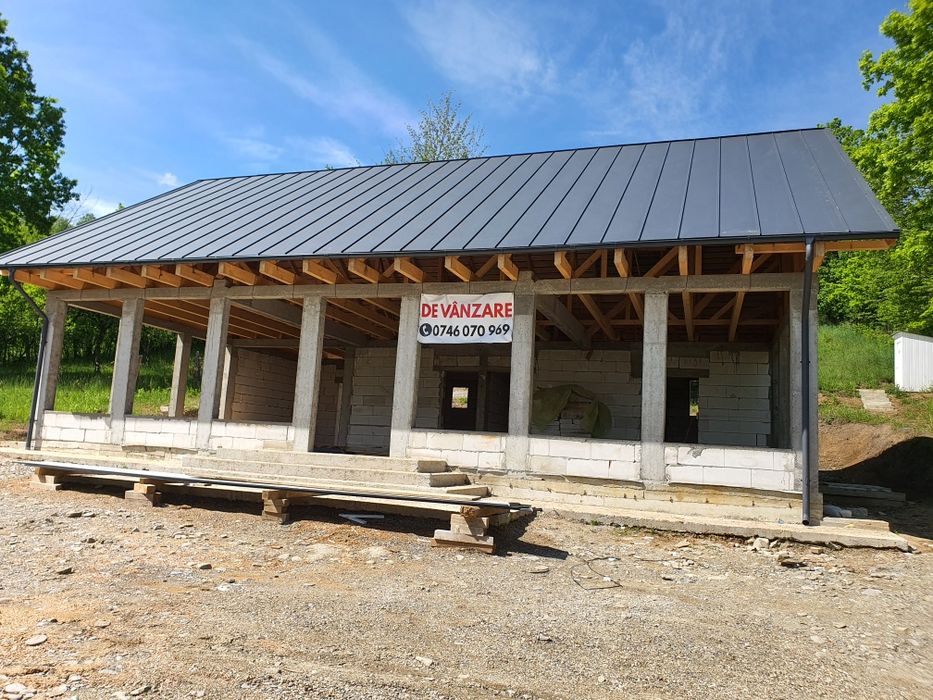 Construcție la rosu