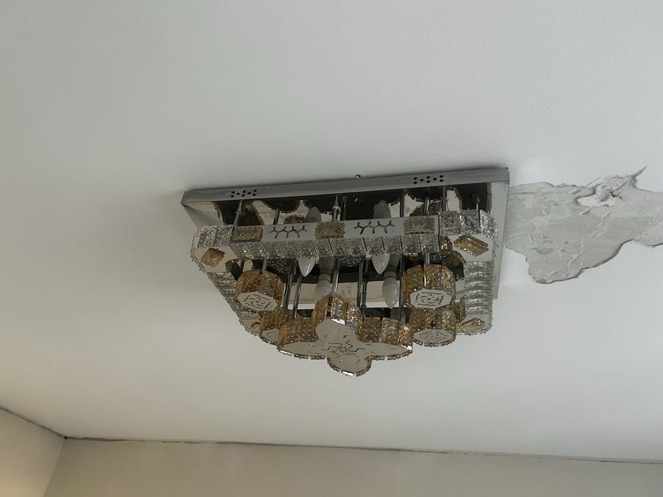 Продам люстрю в отличном состояний