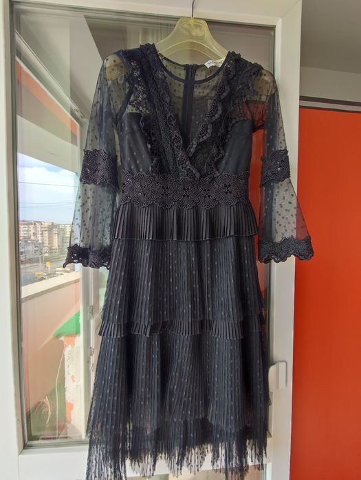 Rochie neagra model Valentino