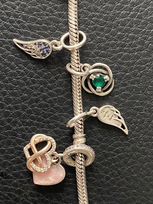 Гривна Pandora с талисмани