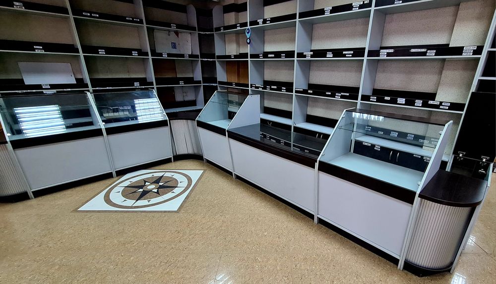 Продам торговое оборудование, витрины