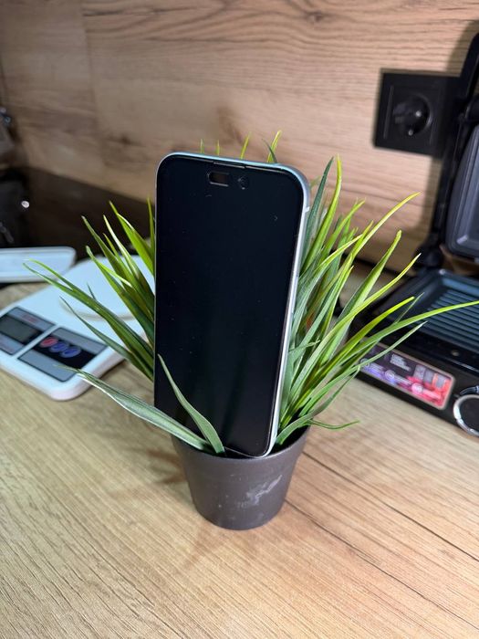 Продам IPhone 15, 256 гб