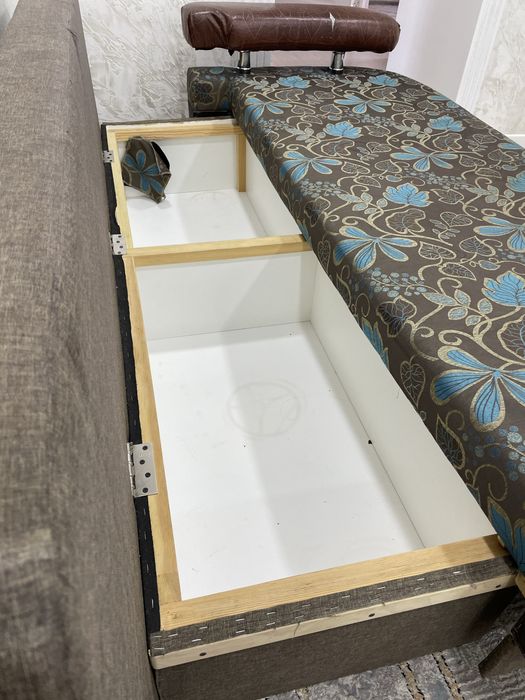 Диван (тахта) в хоршем состоянии