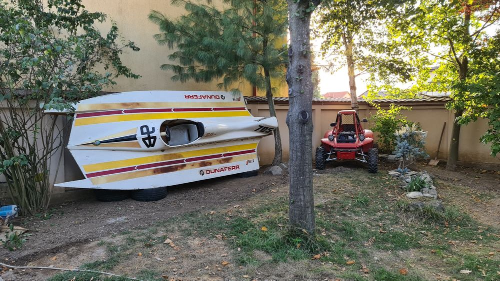Barca de curse de colectie anii 80, in perfecta stare