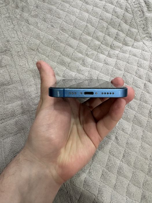 Продам  Айфон 13