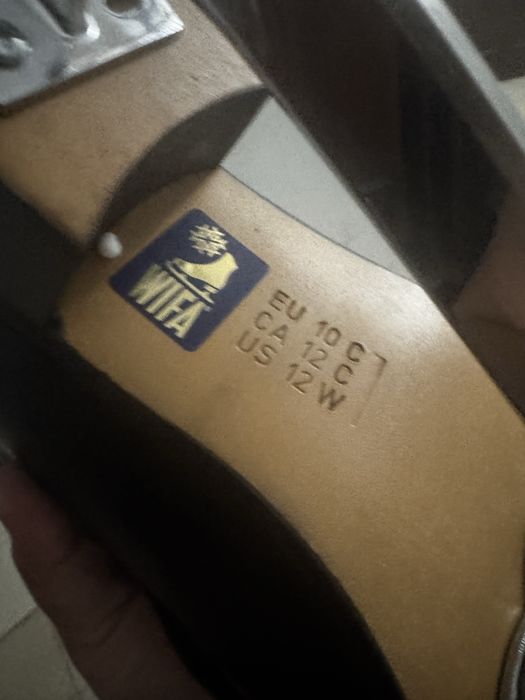 Продам фигурные коньки черного цвета