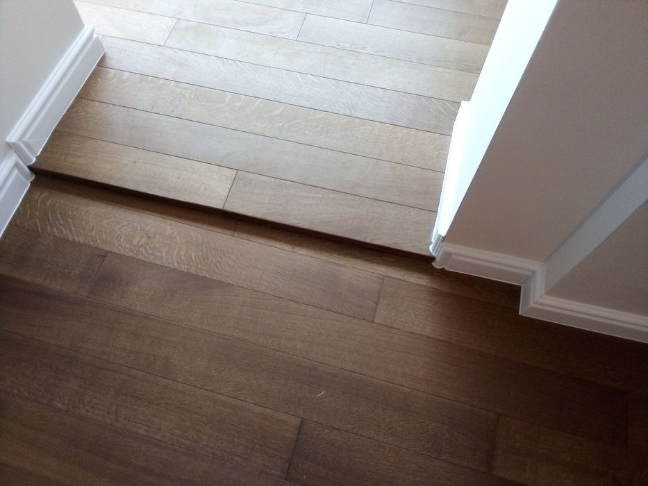 Montaj parchet laminat și plină din duroplimer