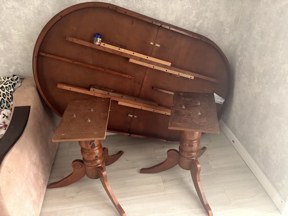 Продам стол деревяны плотный