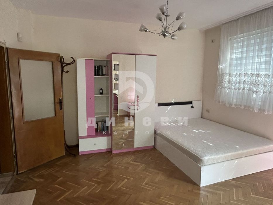 Четиристаен апартамент в центъра