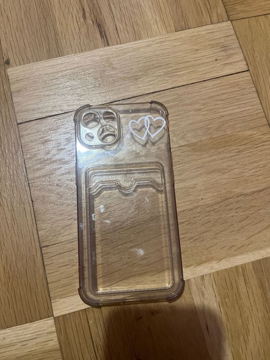 Продаване на калъфи за iPhone 13