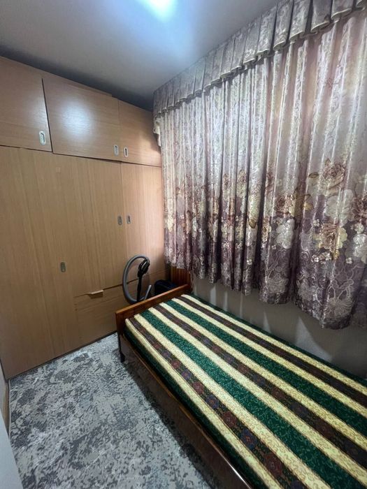 Продаётся 1/1/4 на м-в Карасу 1