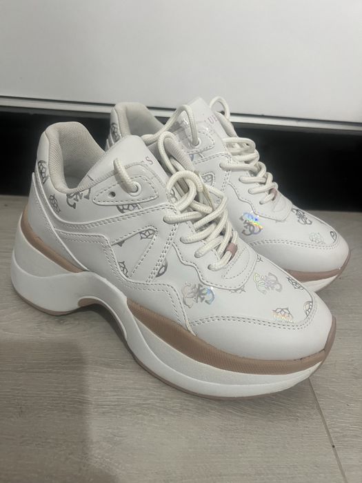 Маратонки Guess размер 35