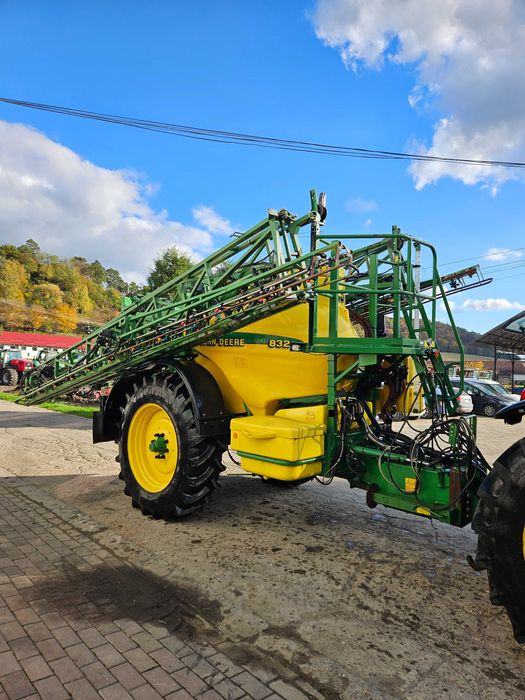 Met erbicidat tractat John Deere 832