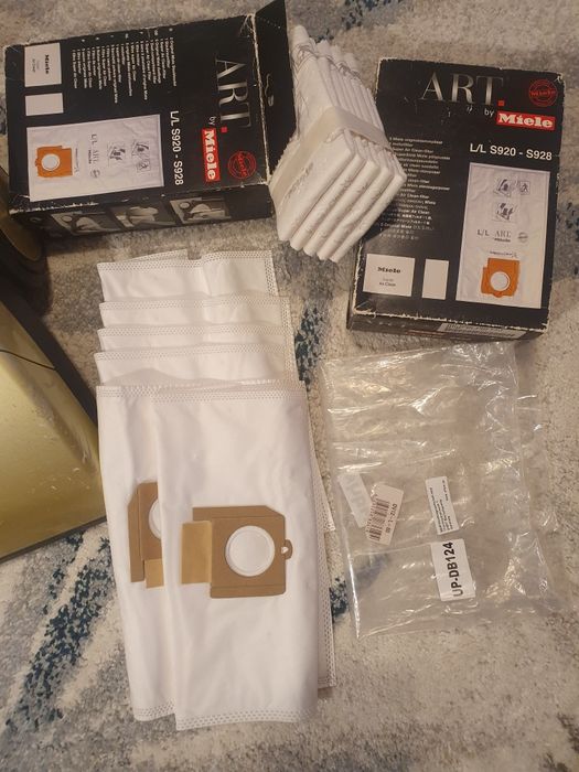 Aspirator Miele Art funcțional cu 16 saci