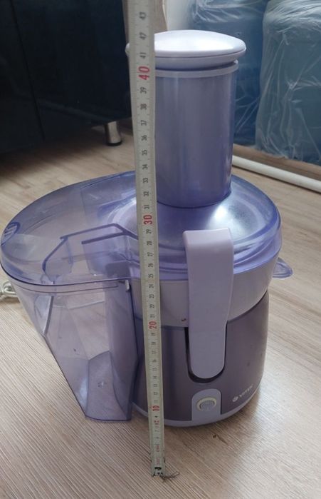 Соковыжималка Vitek. В рабочем состоянии.
