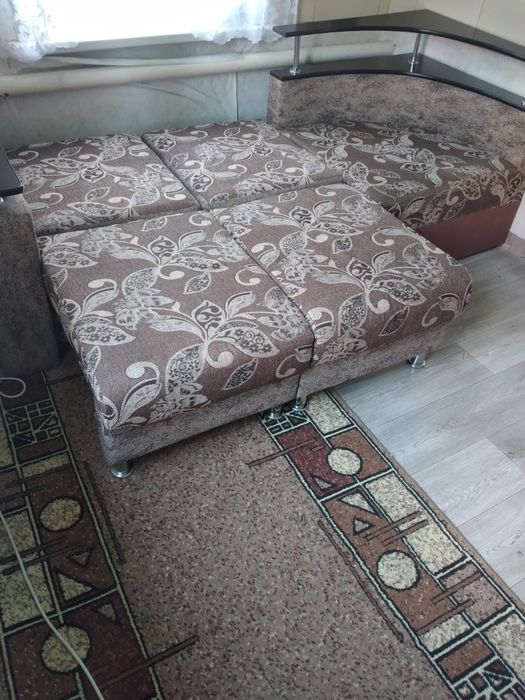 Срочно продам.  Диван угловой бу