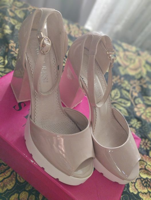 Продам обувь в хорошем состоянии