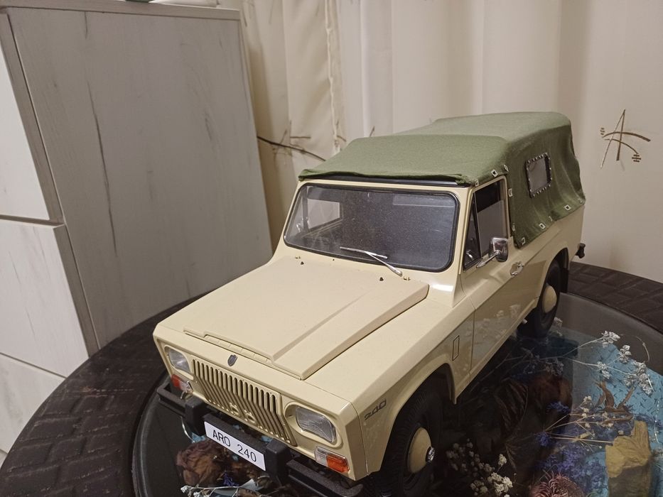 Vând machete la pachet Aro+elicopter