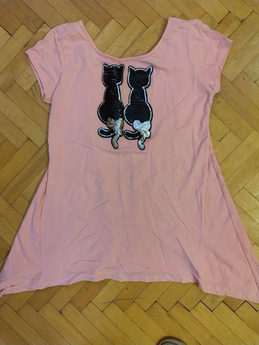 Туники -М размер различни цветове.6 евро на брой