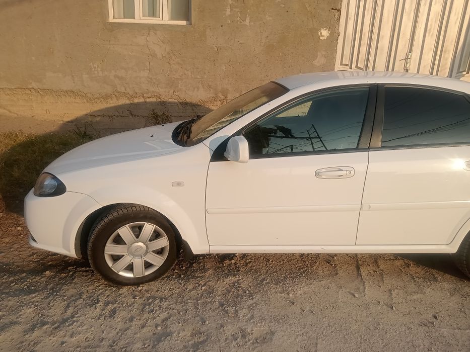 Gentra avtomat sotiladi srochna