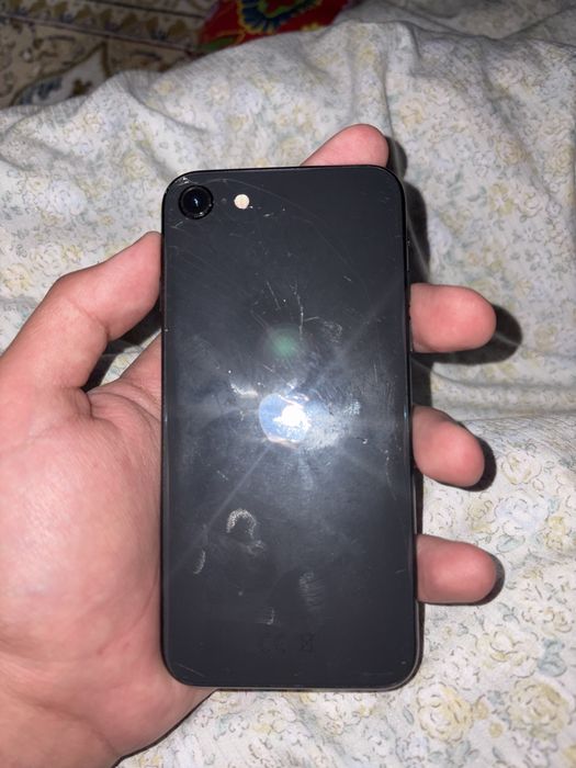 Айфон се 2023 буу