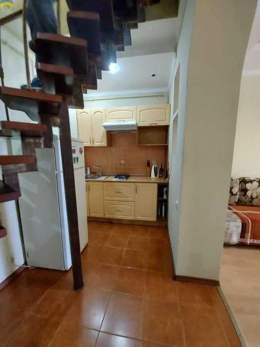 Тристаен имот в Център-ЦУМ