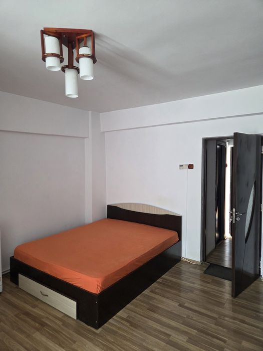 Inchiriez garsoniera