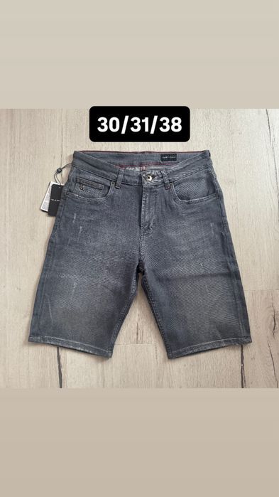 Къси дънки от марките Dsquared2, Black Island и Armani.