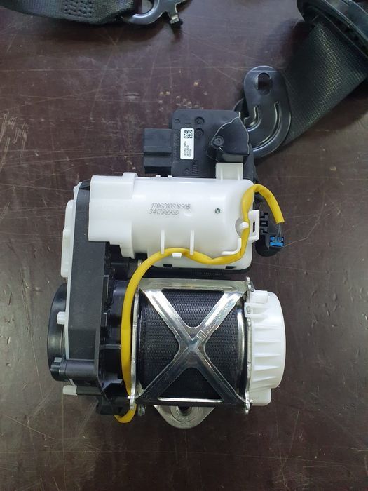 Centura stanga fata BMW seria 7