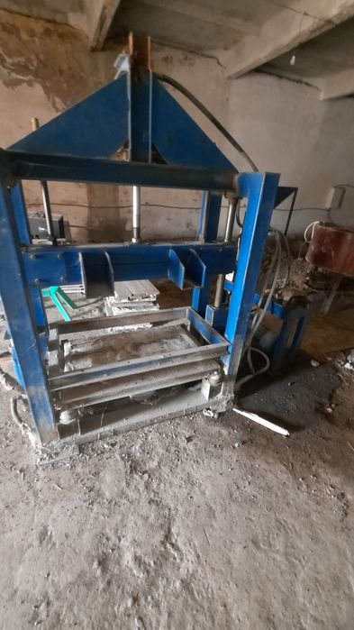 Шлако блок апарат сотилади