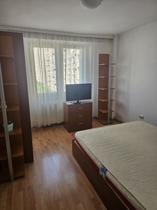 Închiriez 2 camere zona Astra