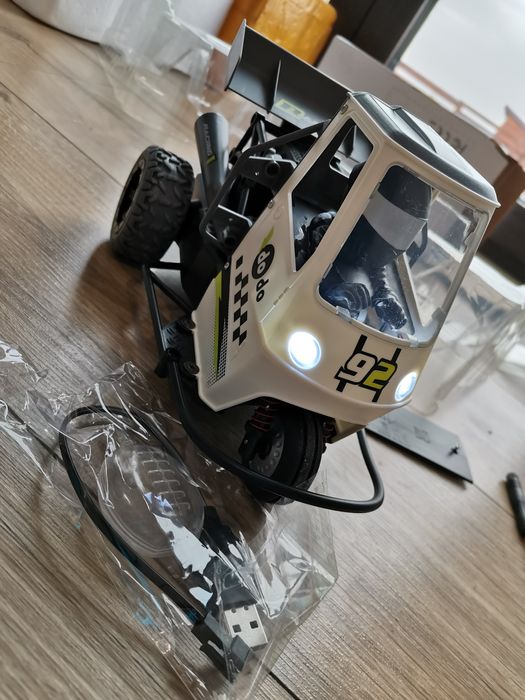 Cadoul ideal - masina drift telecomanda RC.