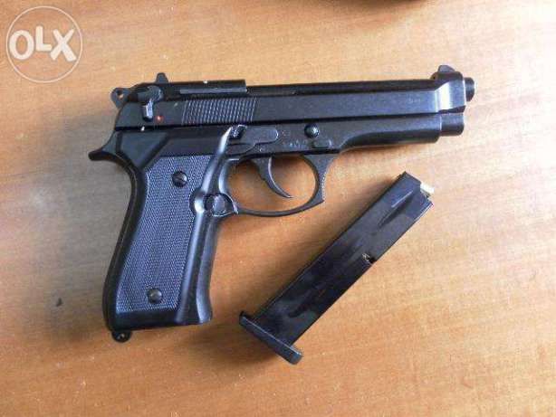 Pistol F. PUTERNIC (Cu Aer Comprimat) Airsoft CO2 + Bile,Capsule BONUS