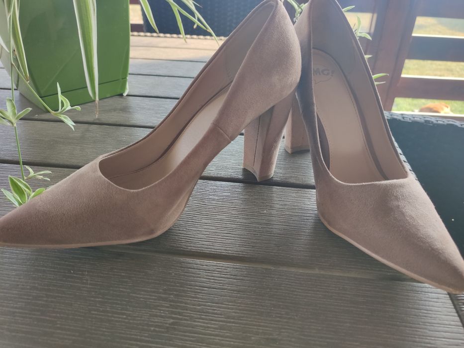 Pantofi nude marimea 39