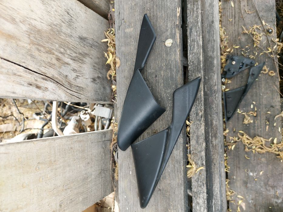 Заглушки двери Subaru Outback 2002 год .