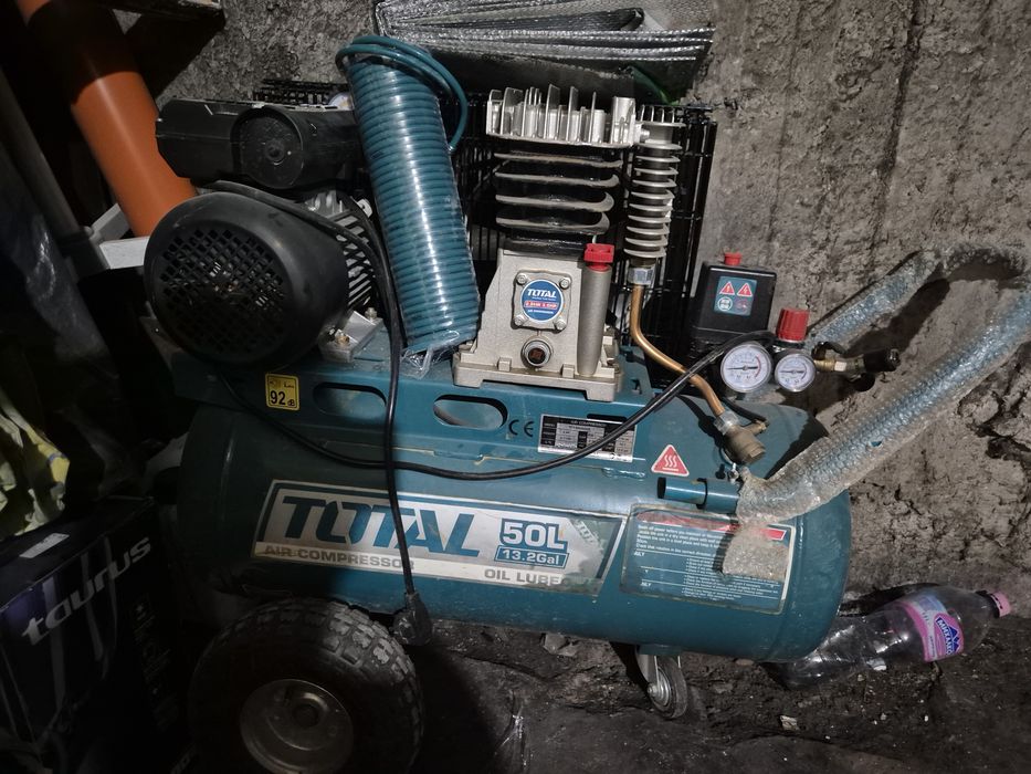Бутален компресор Total 50L