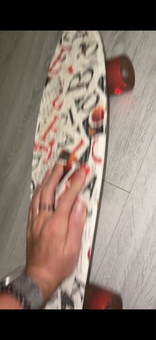 Skateboard cu luminite in roti