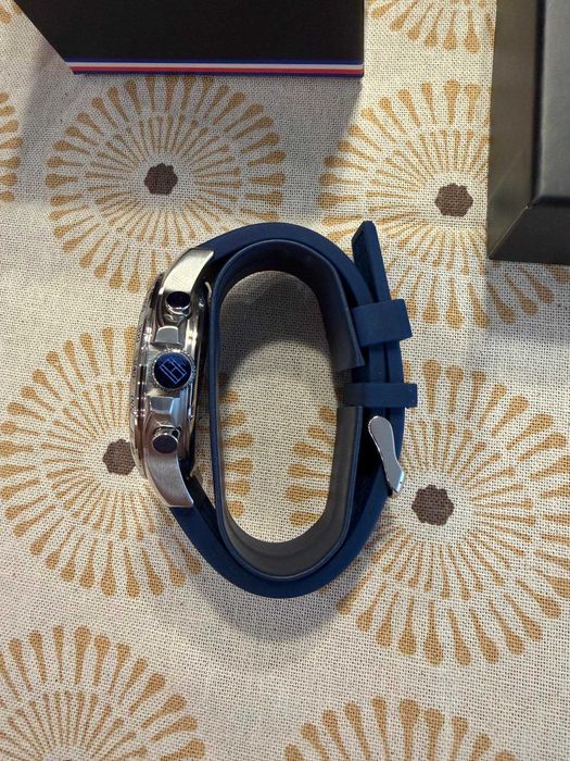 Продавам чисто нов часовник Tommy Hilfiger Decker
