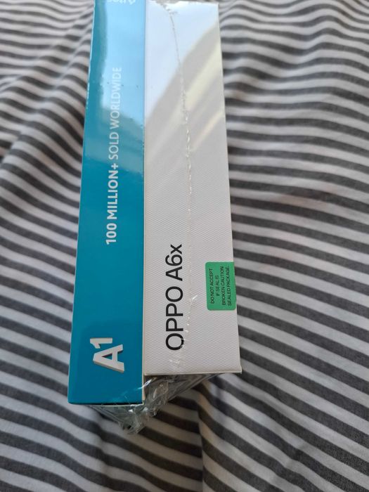 Чисто нов смартфон