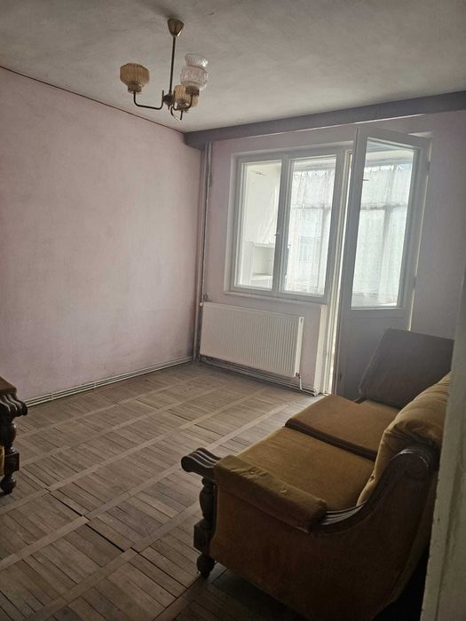 De vânzare Apartament 3 camere,etaj 1,zona Ion Creangă