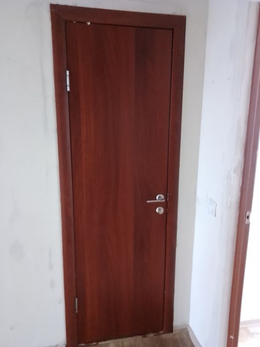 Двери межкомнатные б/у