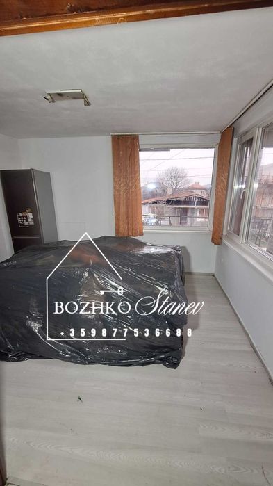 Продавам къща в гр. Долни Чифлик