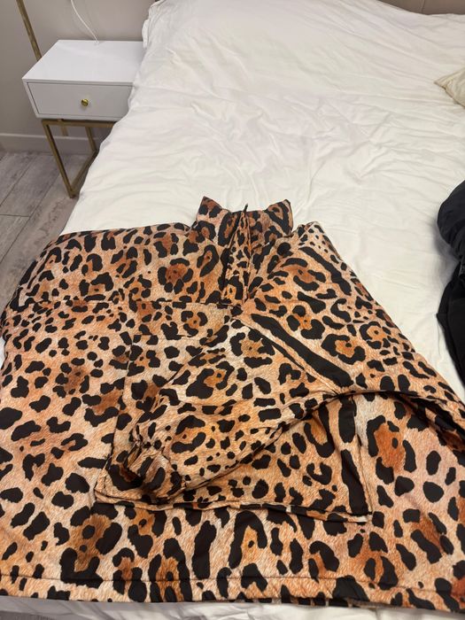 Продам пуховики куртки плащи