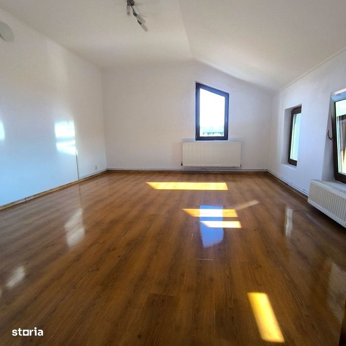 Vila 5 camere, teren 1070 mp, relizata in regie proprie