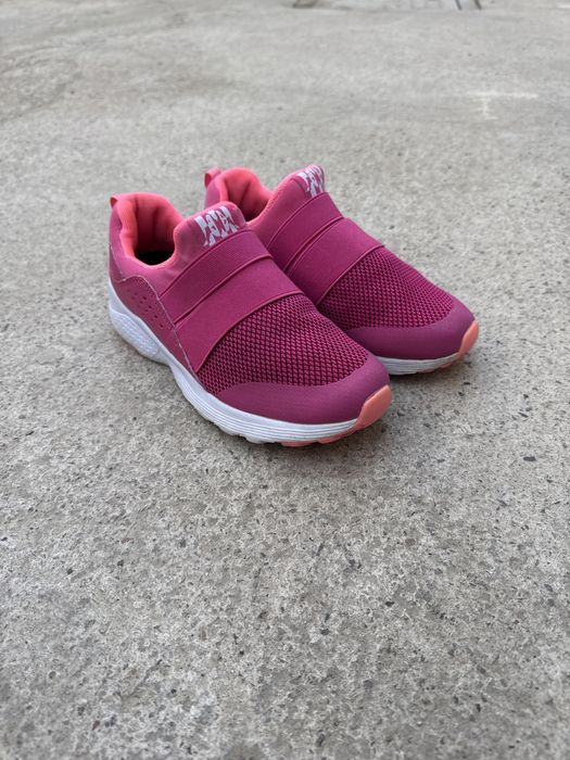 Кроссовки для девочки или женские