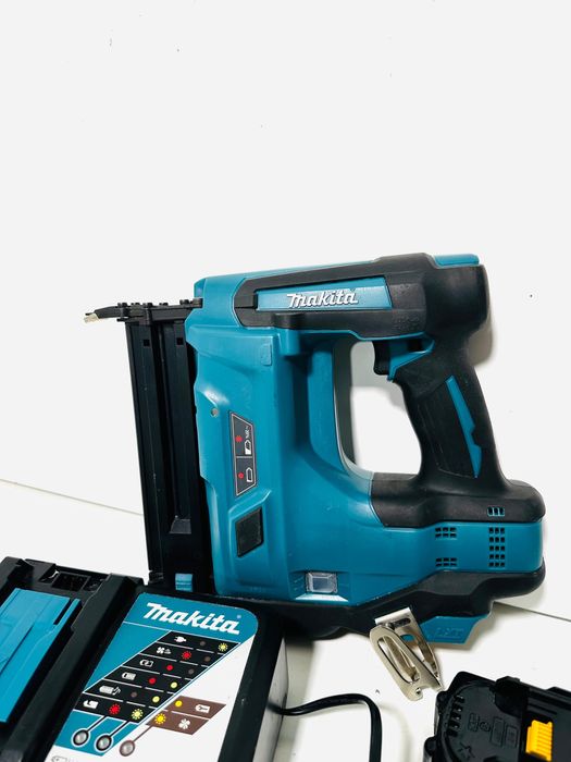 Pistol cuie makita DBN 500 15-50 mm lambriu CA NOU